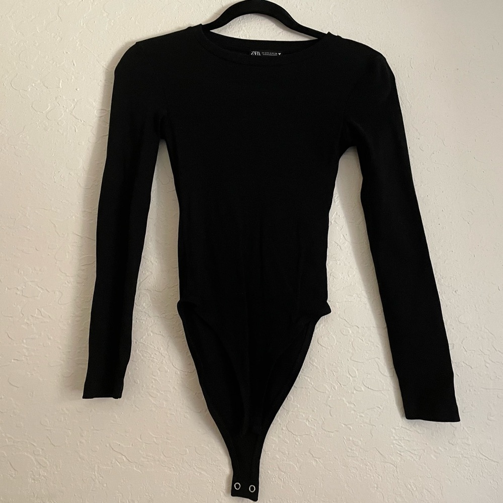 Women’s Zara ribbed long sleeve bodysuit